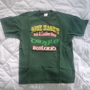 Dick Mack's Pub and Leather shop in Dingle Ireland, SS TShirt, Green, Med